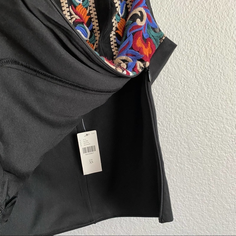 ANTHROPOLOGIE NEW Embroidered Ruffle Top - Picture 8 of 10
